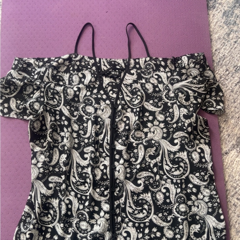Elegant Black and White Paisley Women's Top